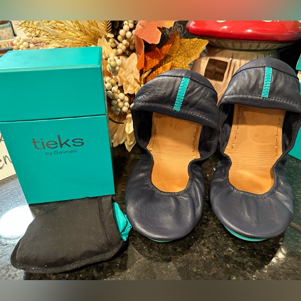 Tieks California Navy Size 9. EUC